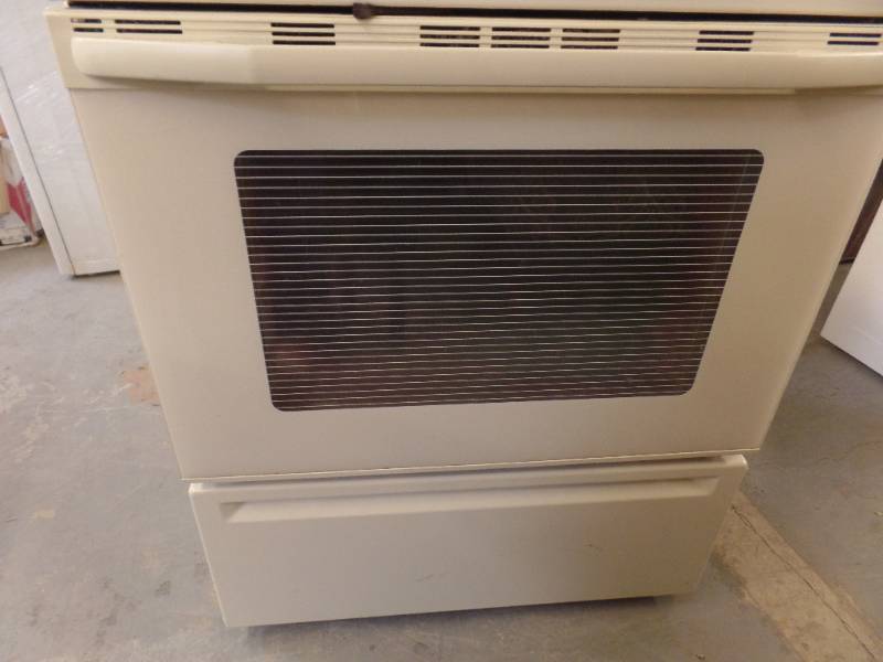 lot 802 image: MAYTAG ADVANCED COOKING SYSTEM ELECTRIC RANGE