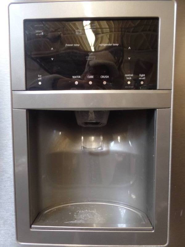 lot 804 image: FRIGIDAIRE GALLERY FRENCH DOOR REFRIGERATOR FREEZER