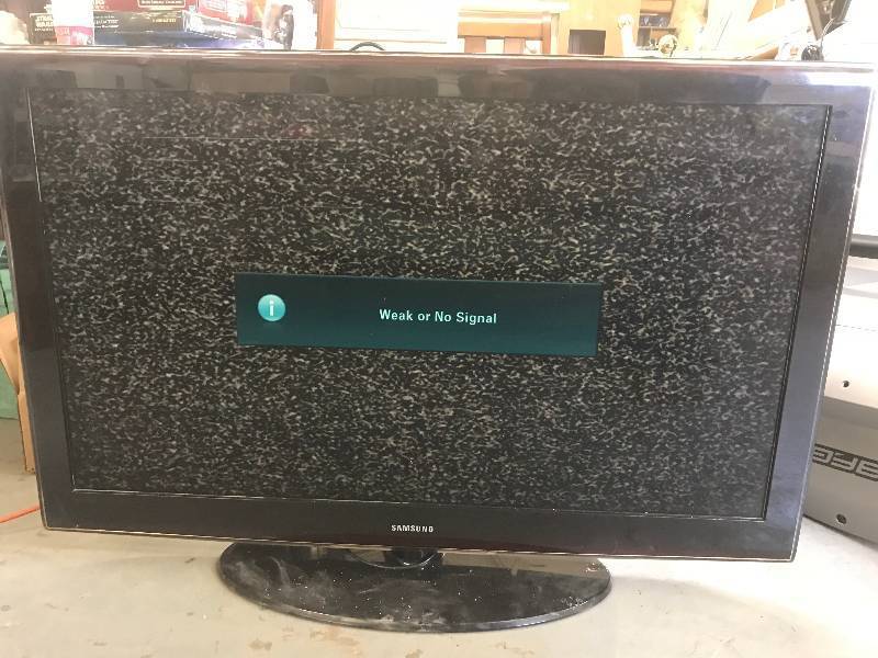 lot 811 image: 52 CLASS SAMSUNG HDTV