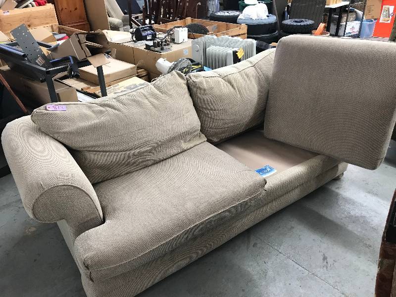 lot 817 image: LA Z BOY SOFA