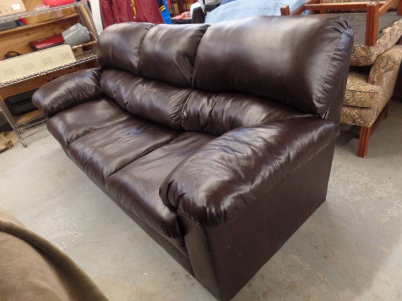 lot 816 image: POLYURETHANE SOFA