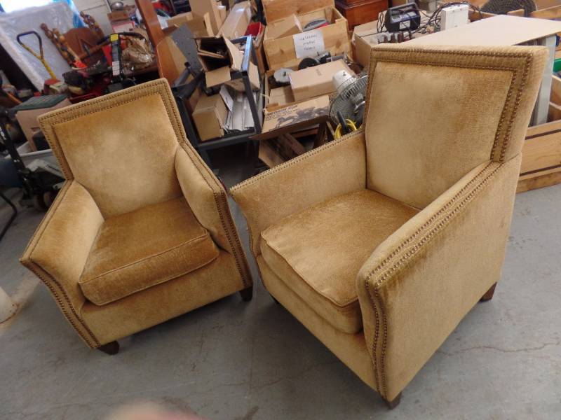 lot 820 image: PAIR OF ACCENT CHAIRS
