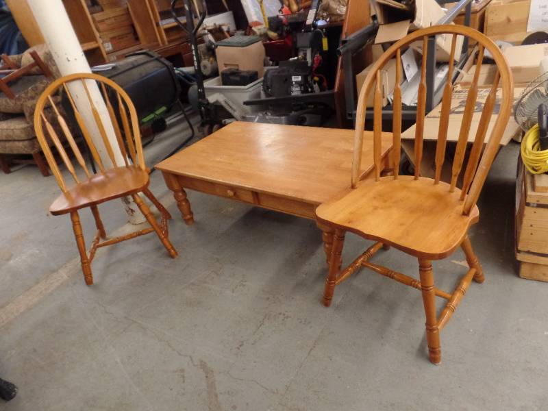 lot 826 image: COFFEE TABLE AND CHAIRS