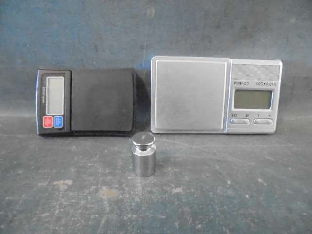 lot 9 image: Mini-Scales and Weight