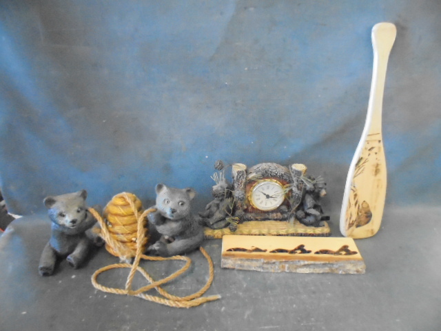 lot 11 image: Country Bear Decor