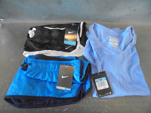 lot 12 image: Name Brand Womens Clothes