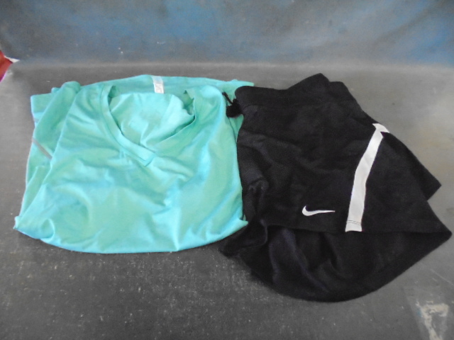 lot 14 image: Name Band Womens Clothes