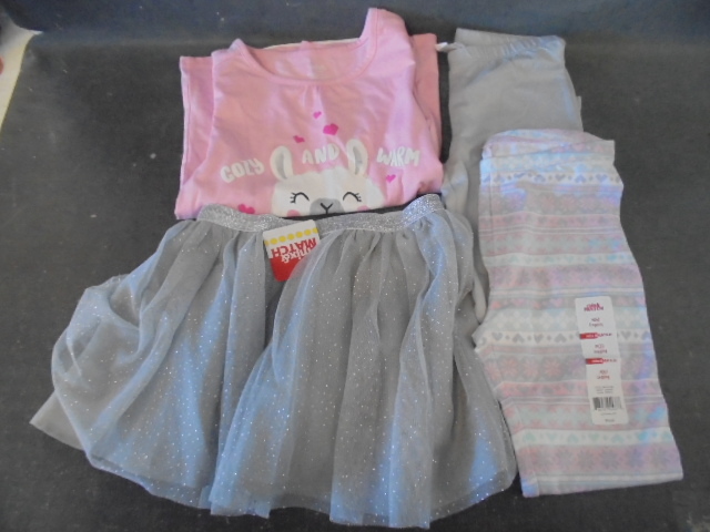 lot 19 image: Name Brand Girls Clothes