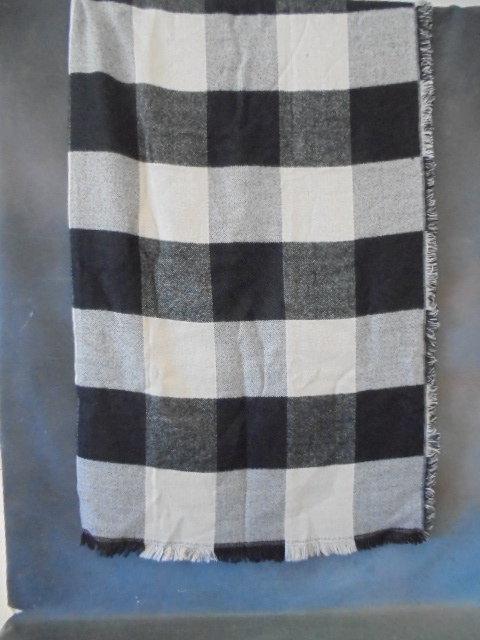 lot 29 image: Blanket Scarf