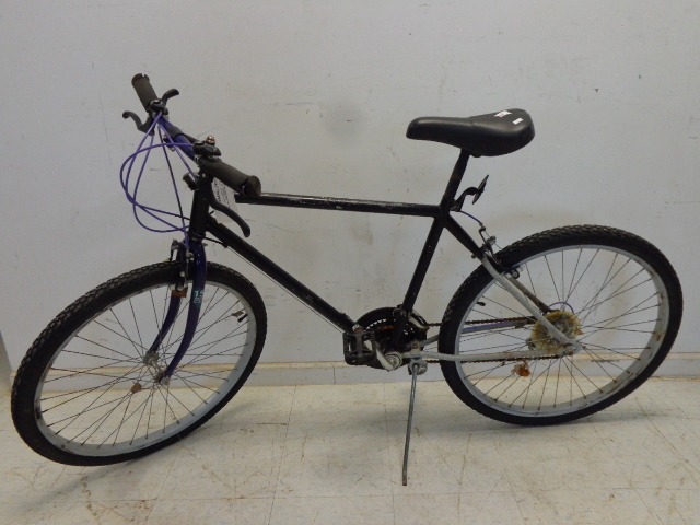 lot 61 image: Unknown Model 15 Speed Bicycle