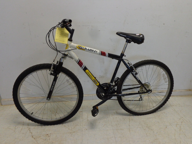 lot 64 image: Titan Trailblazer Bicycle
