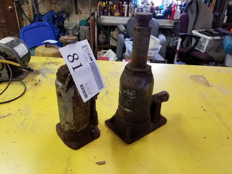 lot 81 image: Lot of (2) 12-Ton Bottle Jacks