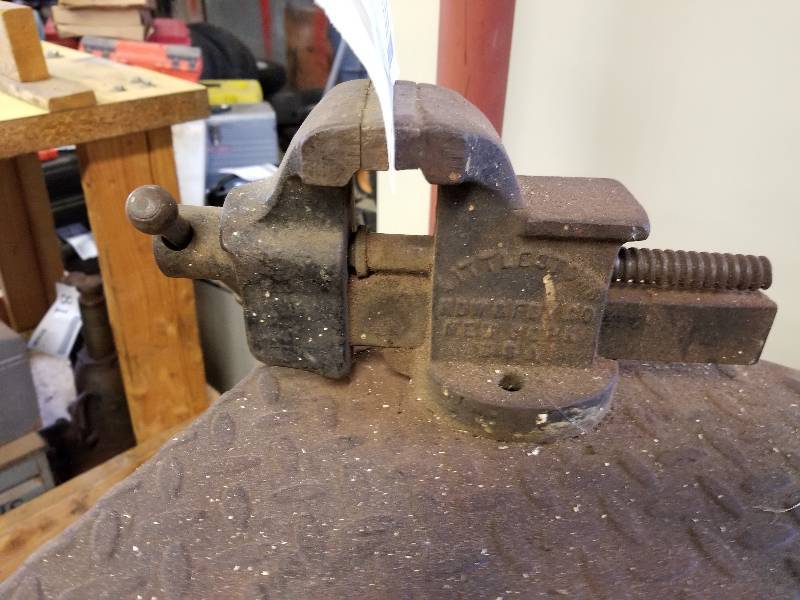 lot 84 image: Bench Vise