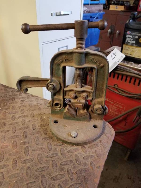 lot 83 image: Bench Vise