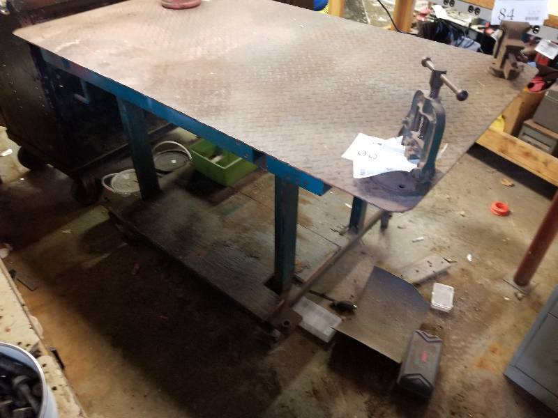 lot 99 image: Rolling Metal Shop Table