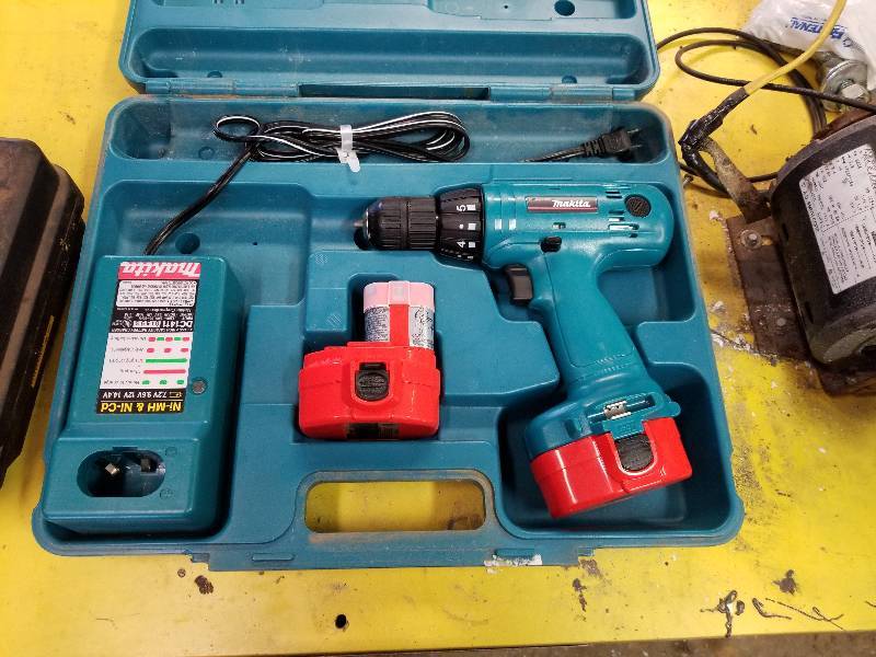 lot 66 image: Makita 14.4V Cordless Drill w Battery, Charger, Case