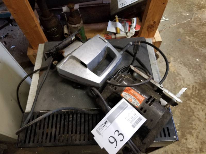 lot 93 image: Lot of (2) Power Tools - Master Craft Jig Saw Sabre Saw, Wen ScrollSaber Saw
