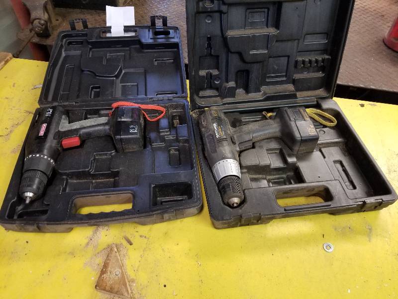 lot 79 image: Lot of (2) Craftsman Cordless Drills w Batteries, Cases
