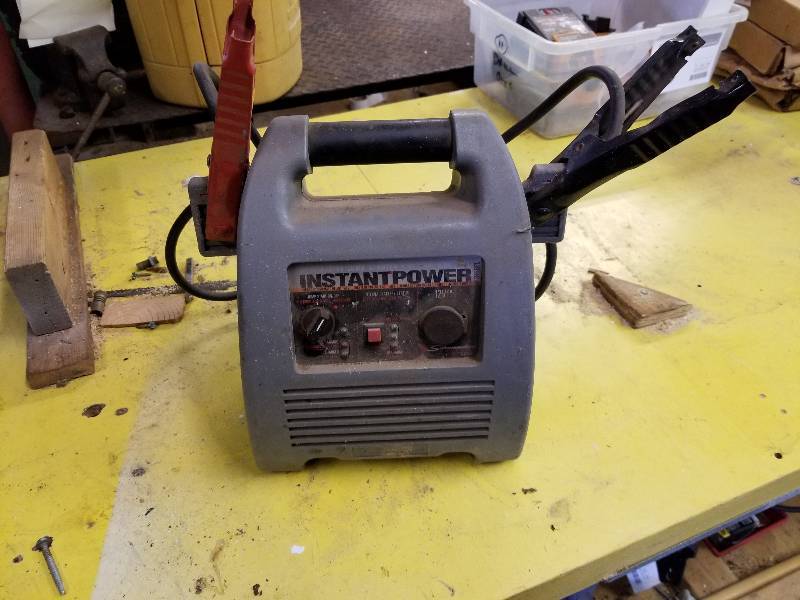 lot 95 image: Instant Power Automotive Jump Starter & 12VDC Power Source