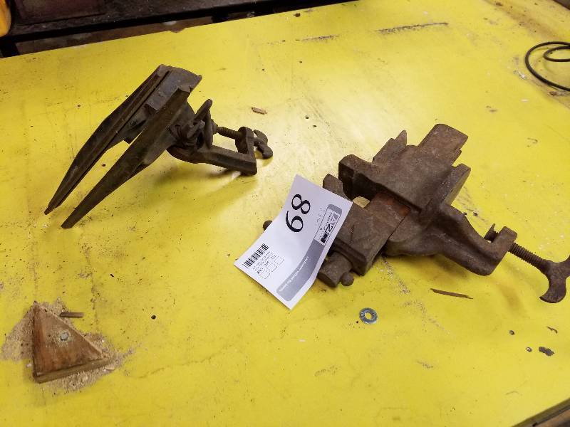lot 89 image: Lot of (2) Bench Vises