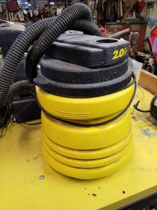 lot 94 image: Genie 6-Gallon WetDry Vac