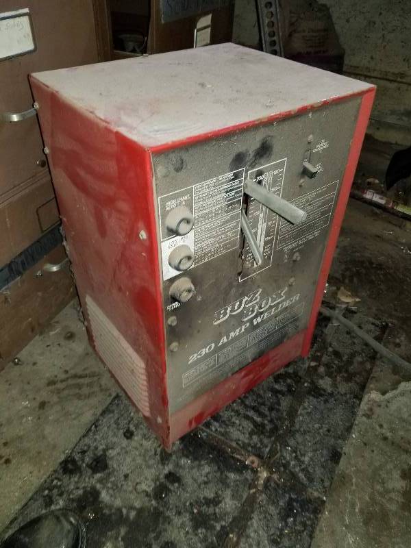 lot 48 image: Buz Box 230A Welder