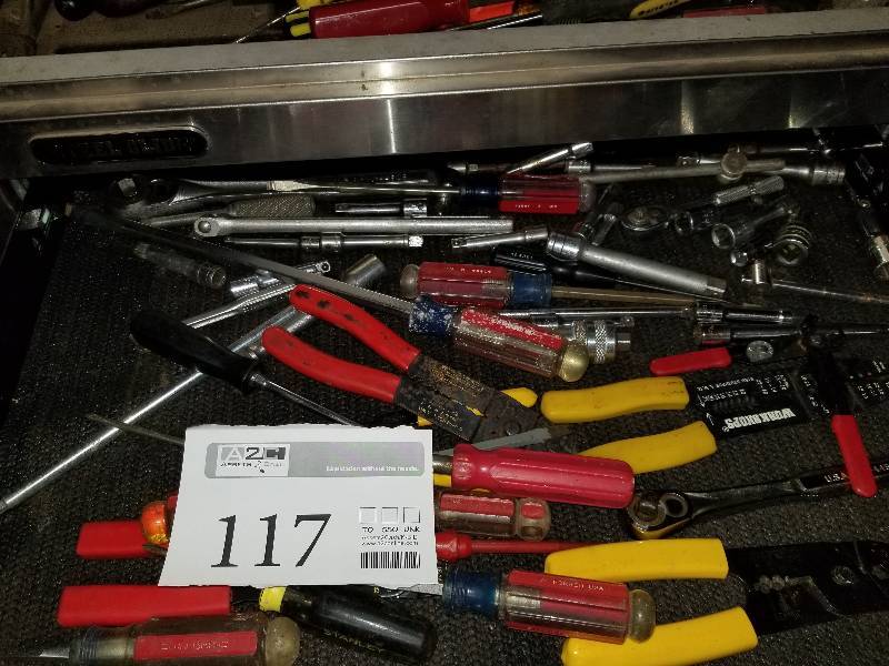 lot 117 image: Ratchets, Extensions, Wire Cutters, Screwdrivers
