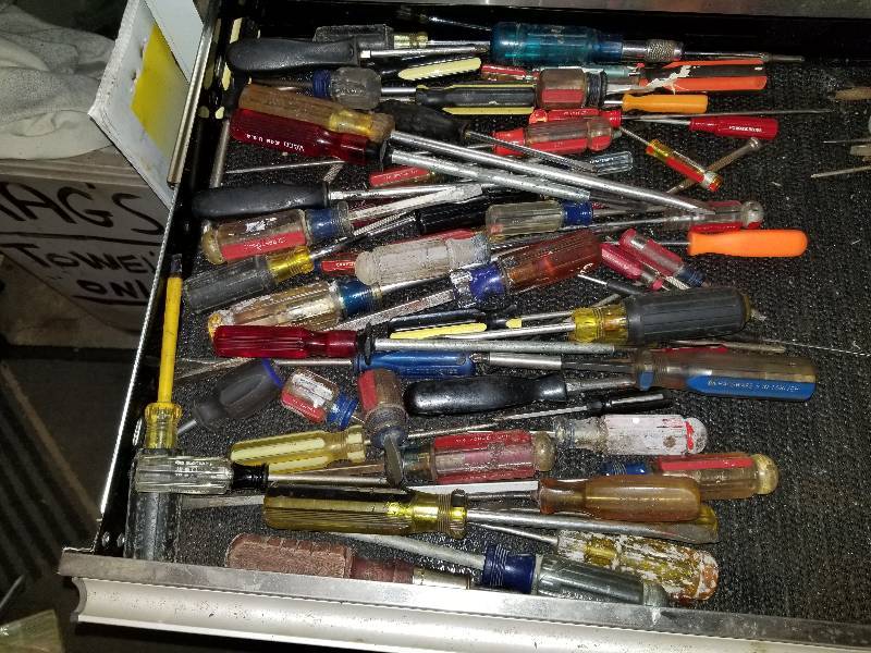 lot 105 image: Screwdrivers
