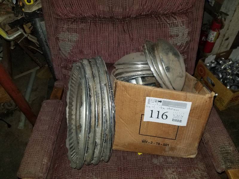 lot 116 image: Box Lot of Vintage Automotive Hub Caps
