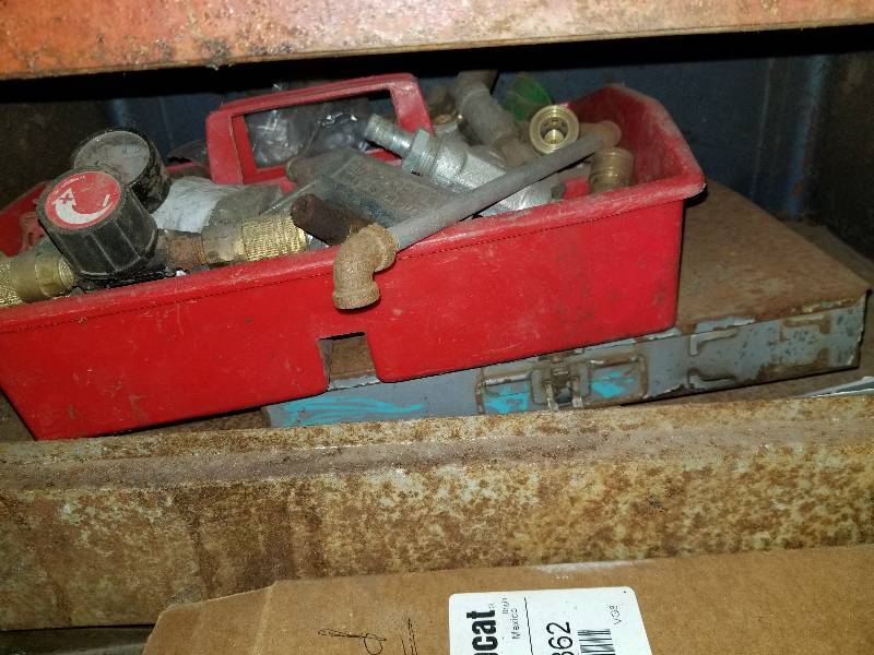 lot 133 image: Hardware, Fittings