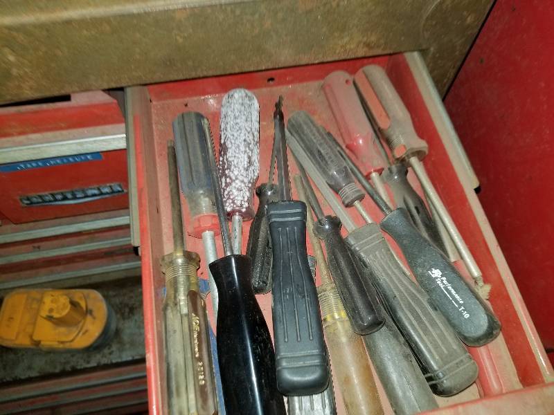 lot 127 image: Screwdrivers, Air Nozzles, Combination Wrenches