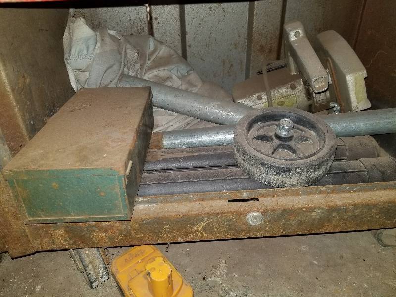 lot 132 image: Table Saw Parts