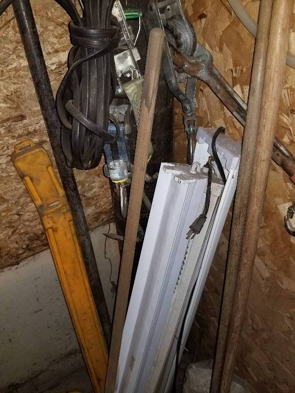 lot 135 image: Shop Light, Tie Downs, Johnson Survey Pole