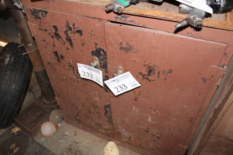 lot 232 image: Cabinet
