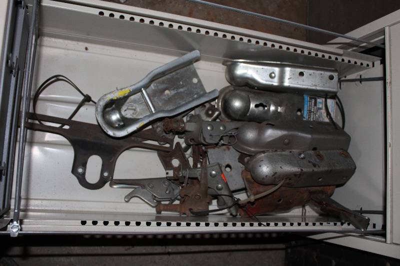 lot 230 image: Trailer Hitch Parts