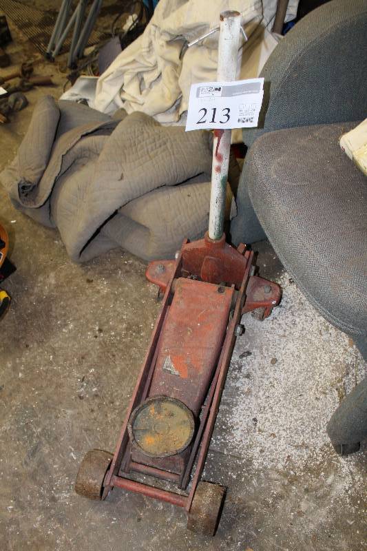 lot 213 image: Floor Jack