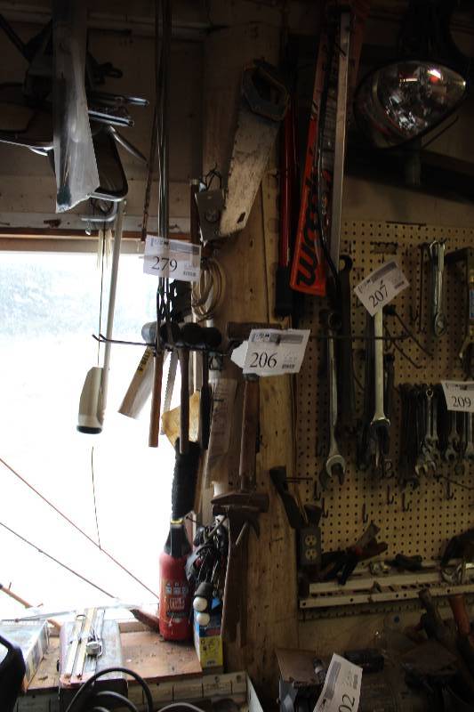 lot 206 image: Hammers, Saws