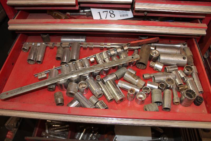 lot 179 image: Sockets