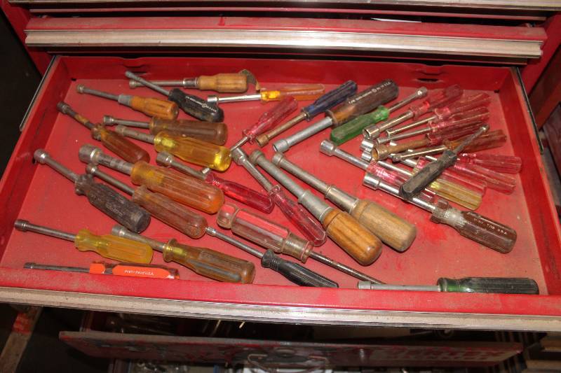 lot 180 image: Nut Drivers