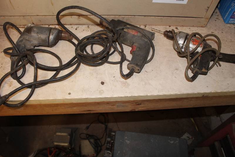 lot 153 image: Lot of (3) Drills - Black & Decker, Master Mechanic