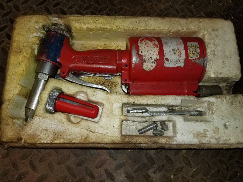 lot 304 image: Pneumatic Paint Gun w Accessories, Case