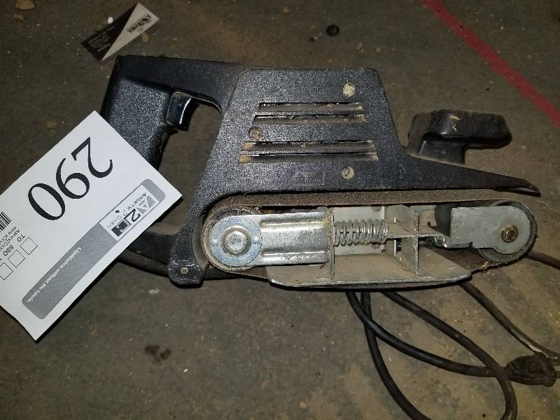 lot 290 image: Black & Decker 3x21in. Belt Sander