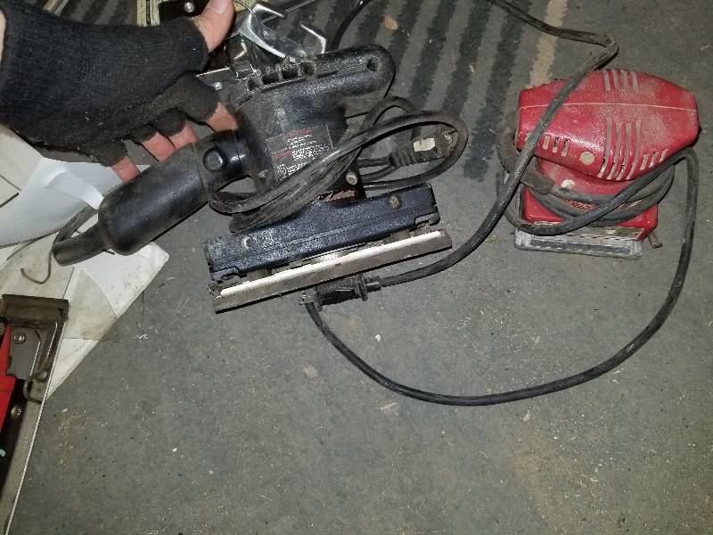 lot 293 image: Lot of (2) Finishing Sanders - Craftsman, Milwaukee Tools