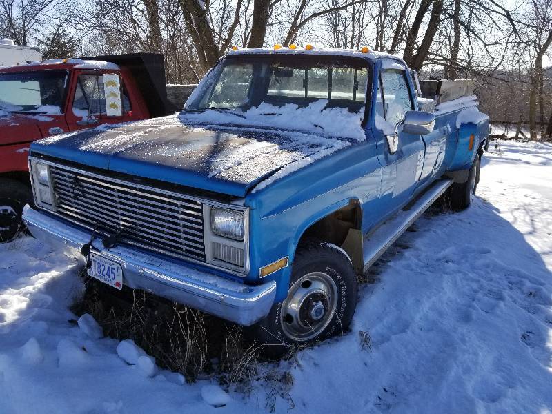 lot 6 image: 1987 GMC V3500 2-Door Dually Long Bed Pickup