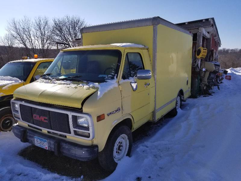 lot 1 image: 1995 GMC 2-Door Conversion Box Truck w Roll-up Rear Door