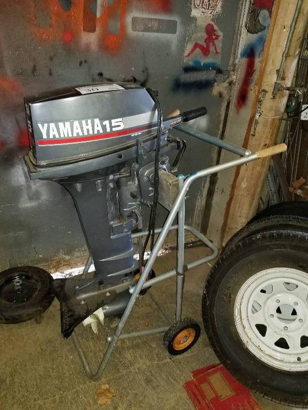 lot 30 image: Yamaha 15 Boat Motor w Motor Stand