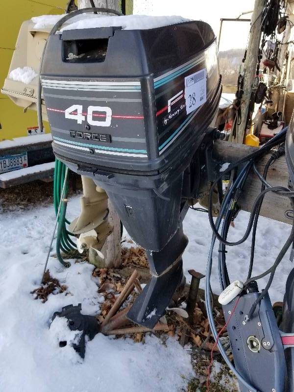 lot 28 image: Mercury Marine Force 40 Boat Motor w Propellor