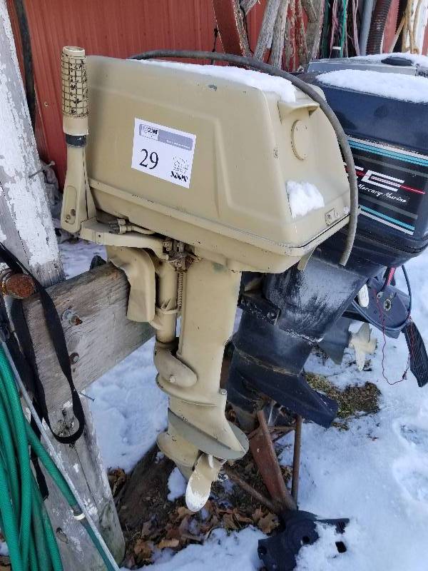 lot 29 image: Fishing Motor w Propellor