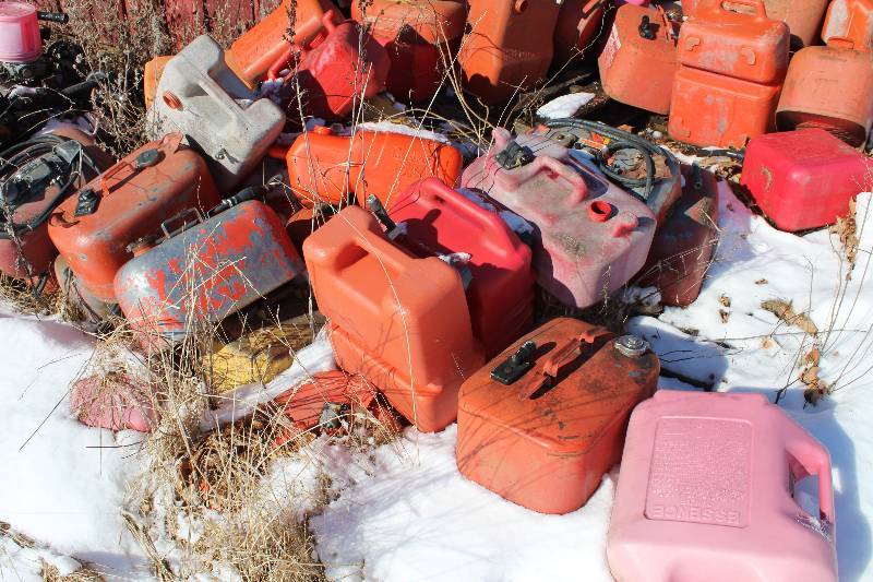 lot 375 image: Gas Cans
