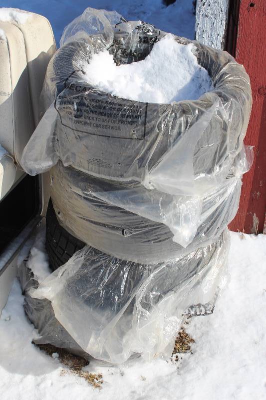 lot 350 image: Lot of (4) Bridgestone Blizzak 23550R17 96H Tires